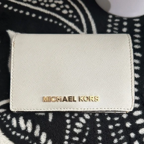 Michael Kors Ivory Card Holder - Picture 1 of 4
